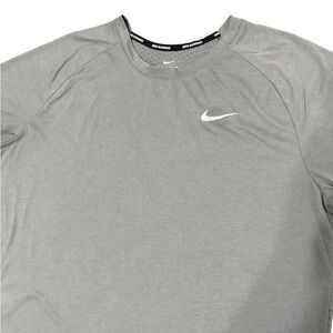 Nike Women's  breathe tailwind Running top XL